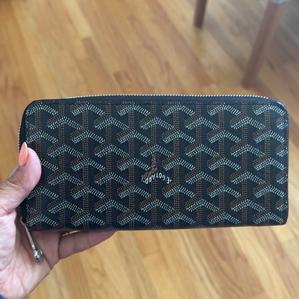 Black and white wallet - Picture 3 of 3